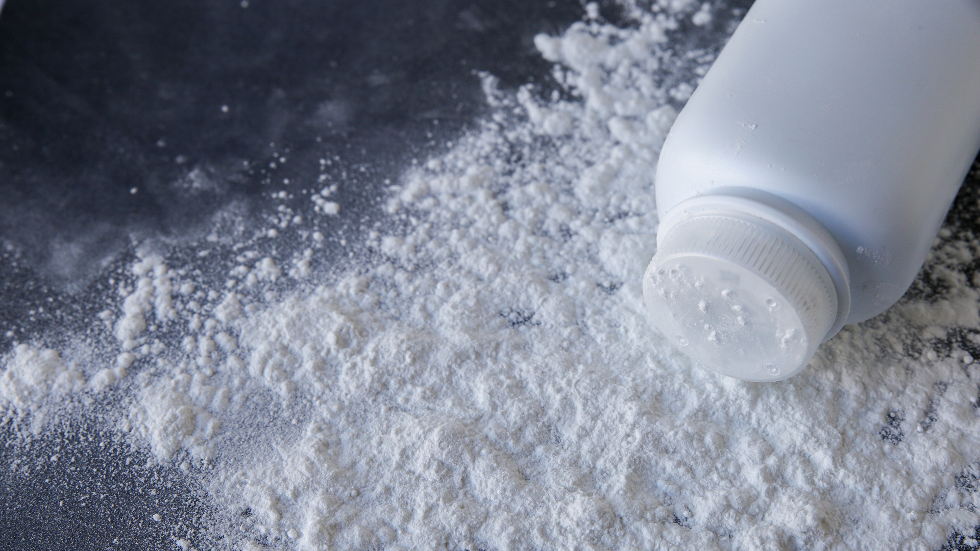Pudra de talc, clasificată drept „posibil cancerigenă”
