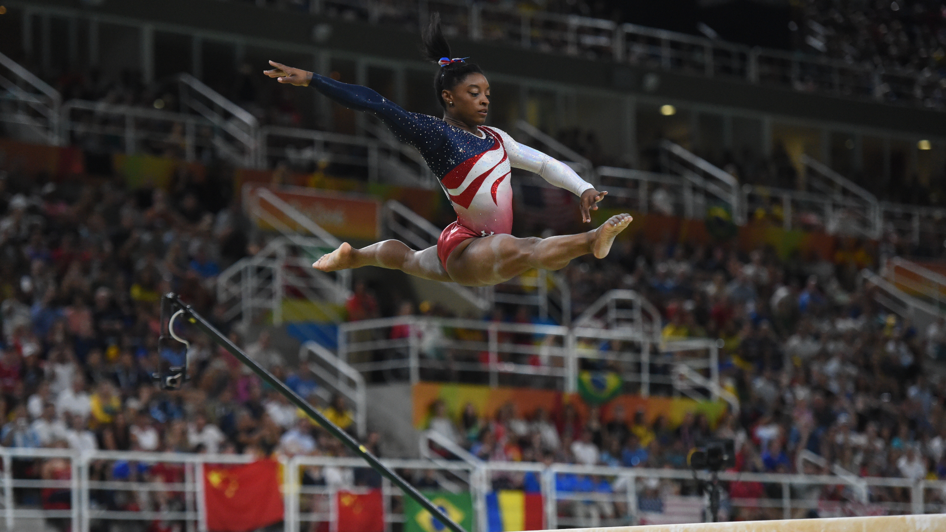 JO 2024. Cine este Simone Biles, gimnasta care a câștigat aurul pentru SUA la proba feminină pe echipe și a intrat în istoria gimnasticii cu mișcări ce îi poartă numele | VIDEO