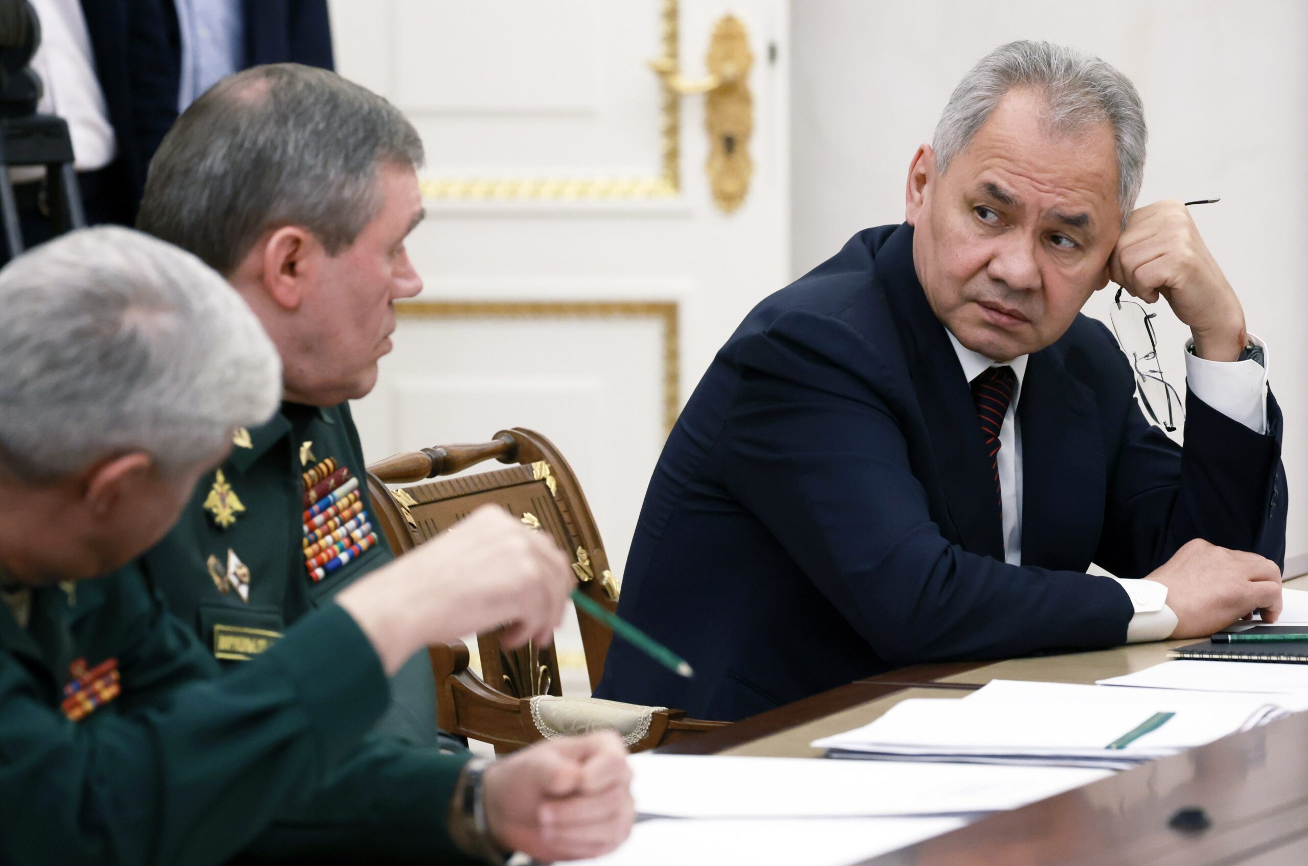 Rusia ameninţă Ucraina că termenii păcii se vor înrăutăţi dacă nu acceptă acum negocierile