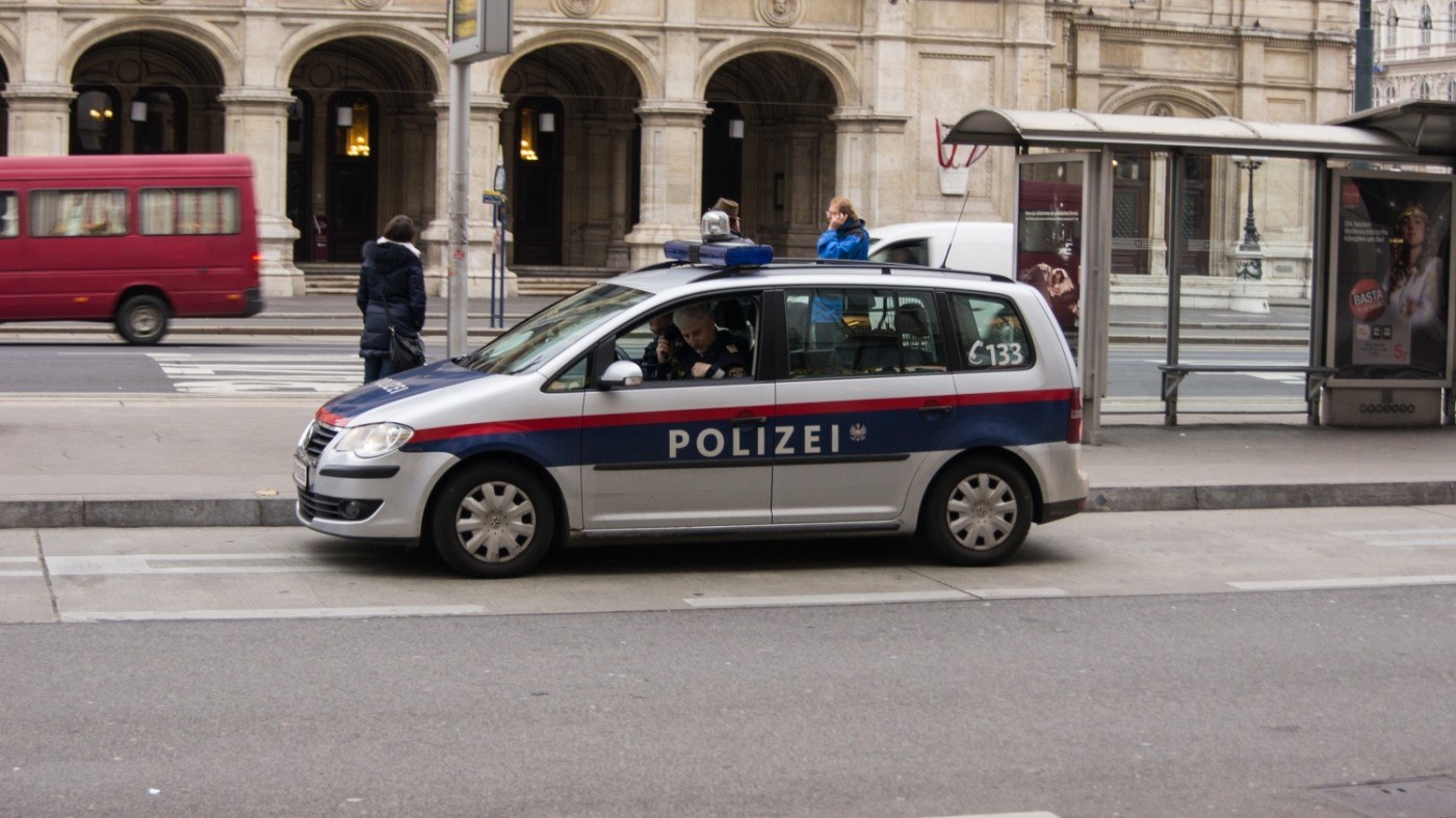Român arestat în Austria după o înșelăciune telefonică. Spune că a fost prins la mijloc