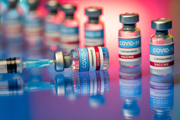 FDA aprobă noi vaccinuri COVID pe fondul noului val din SUA