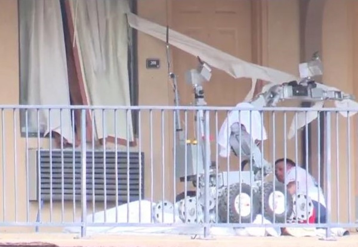 În Texas, un robot-genist al poliţiei a imobilizat un suspect periculos, urcându-se cu roţile peste el