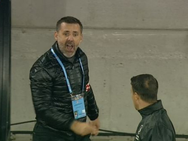Zeljko Kopic, eliminat pentru prima dată în România! Două cartonașe galbene în 10 minute