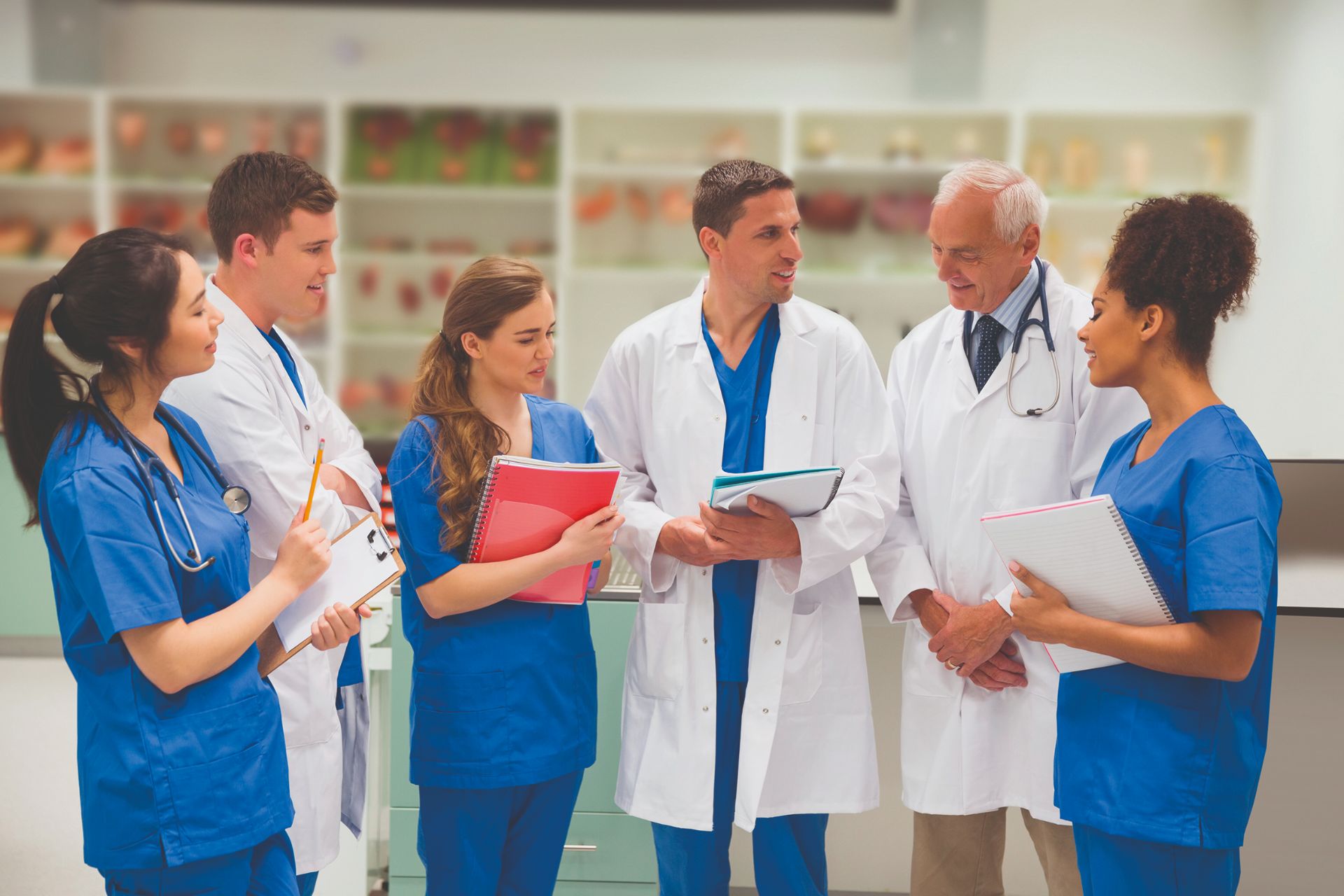 Peste 10.000 de tineri au susținut astăzi examenul de rezidențiat