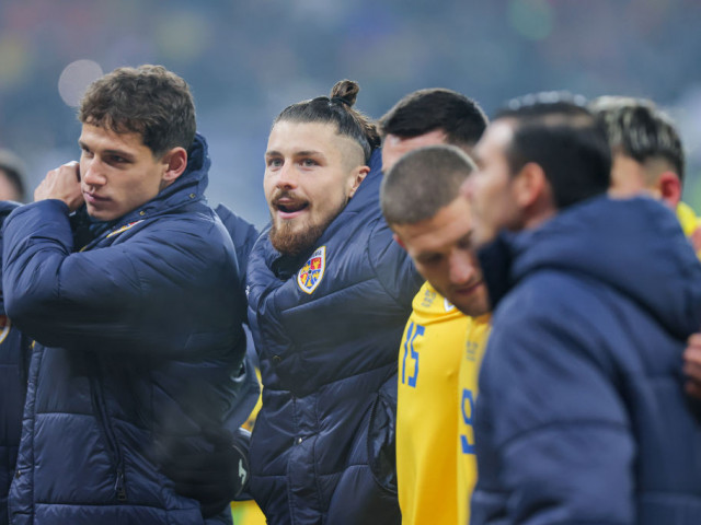 Neagă, dar lucrează în secret la aducerea lui Radu Drăgușin. O singură condiție trebuie îndeplinită de către Tottenham