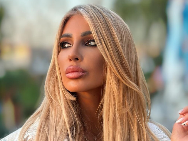 ”S-a năpustit asupra mea, a spart niște uși, am fugit desculță”