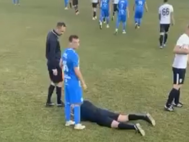 Jucătorul care a bătut un arbitru în România a reacționat