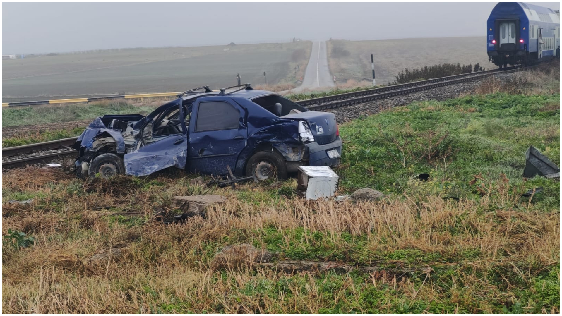 Constanța: Accident feroviar între Târgușor și Nicolae Bălcescu. O mașină a fost lovită de tren. Șoferul ar fi ignorat semnalizarea de la trecerea la nivel cu calea ferată | AUDIO