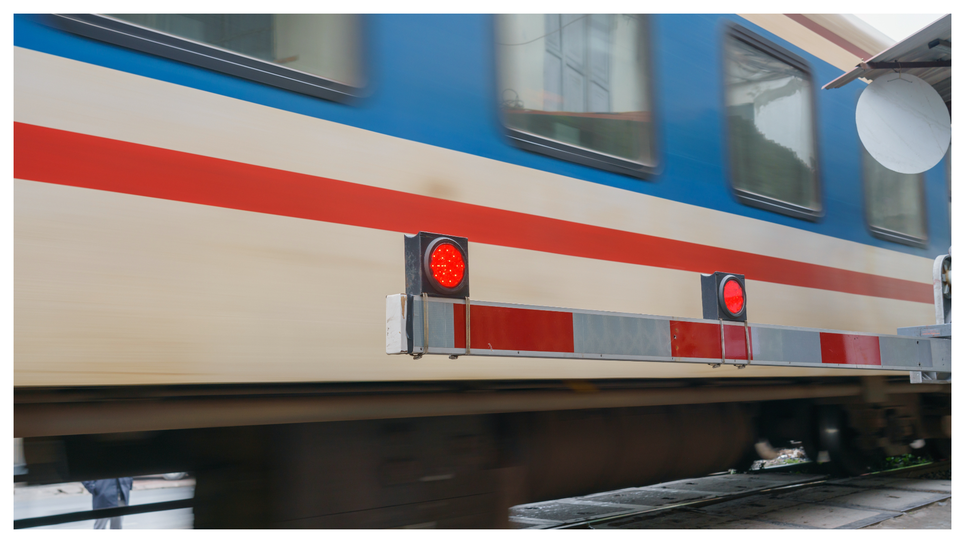 CFR-iștii ameninţă cu greva dacă nu se repun în circulaţie trenurile de călători anulate la începutul acestui an : Europa FM