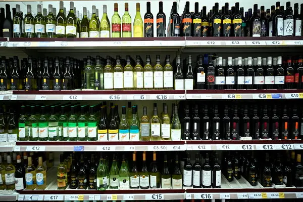 OMS cere etichete de avertizare pe sticlele de alcool din Europa