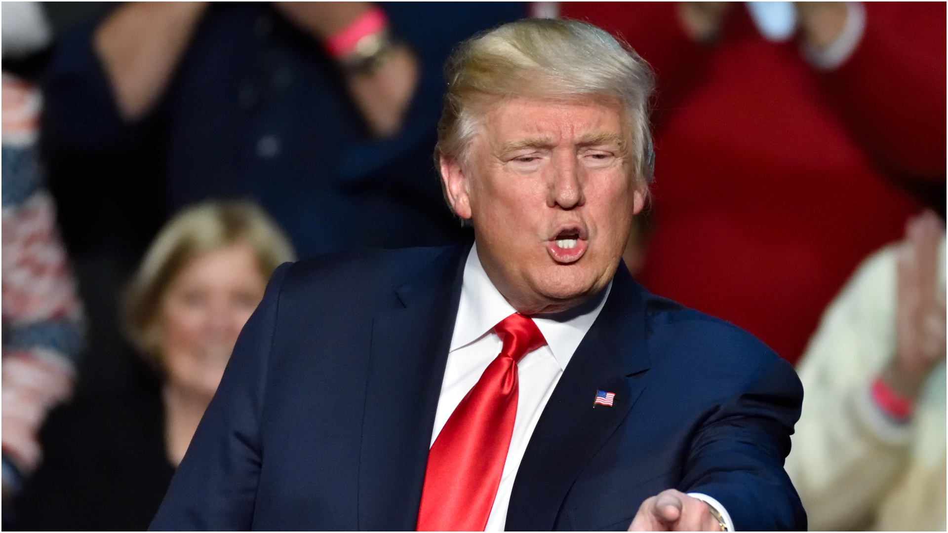 Donald Trump ameninţă Rusia cu noi sancţiuni și o îndeamnă să vină, alături de Ucraina, la masa negocierilor „înainte să fie prea târziu”