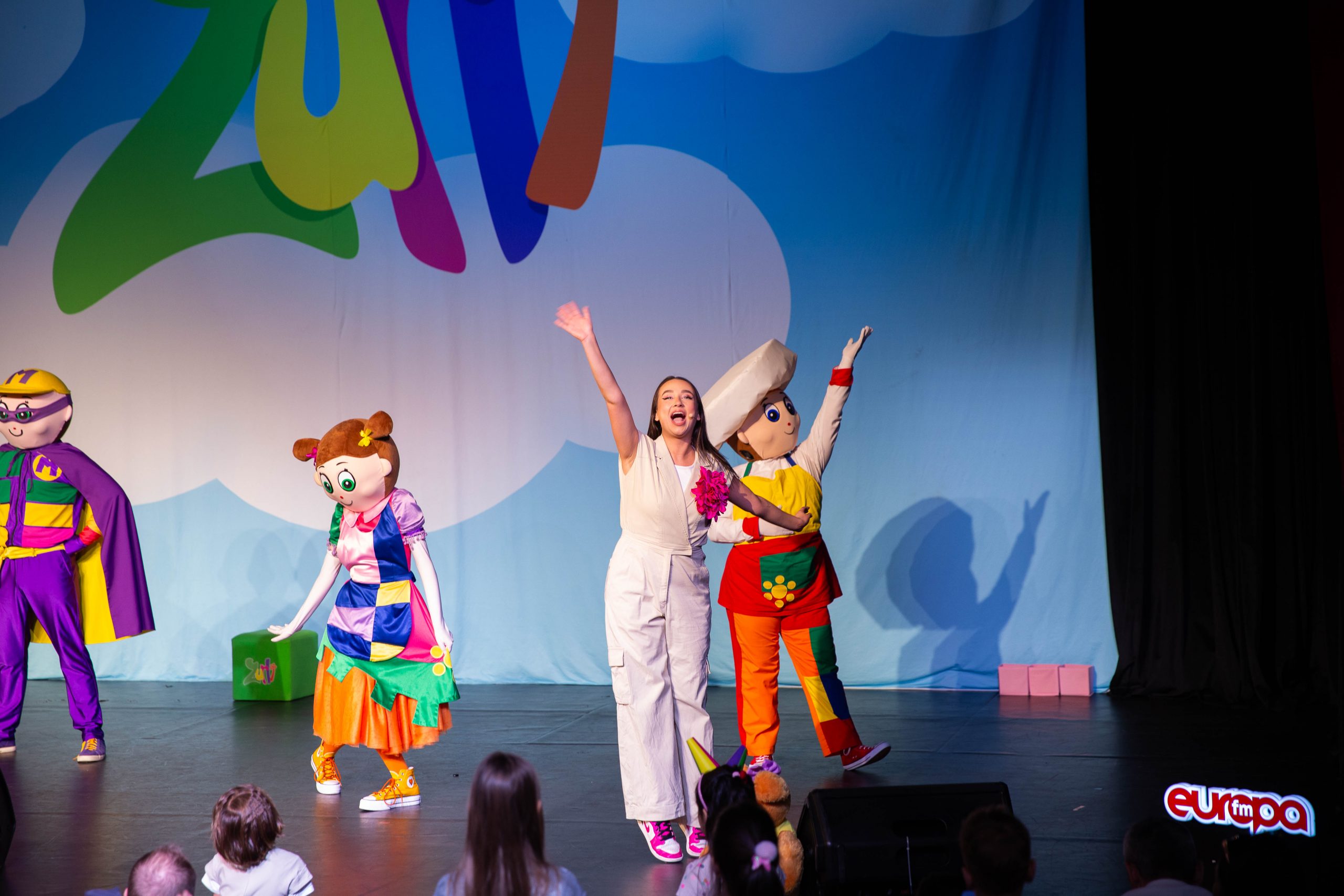 ”Dragă mami”, un spectacol despre iubirea nemărginită a copiilor pentru mamele lor. Spectacolul se va juca pe 8 și 9 martie la București și Brașov : Europa FM