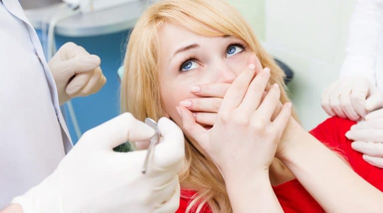 În România, 1 din 4 români evită să meargă la stomatolog