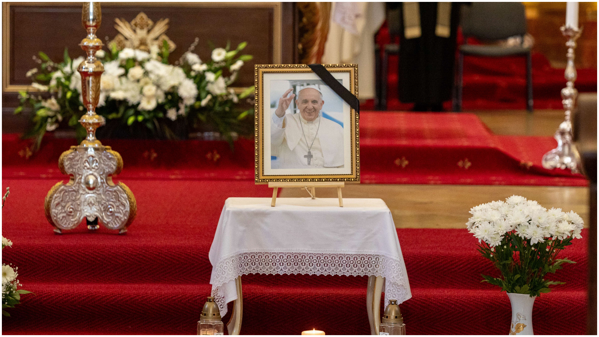 Înmormântarea Papei Francisc. Sicriul simplu va fi depus într-un mormânt din bazilica „Santa Maria Maggiore”. Peste 250.000 de oameni, așteptați să participe la funeralii