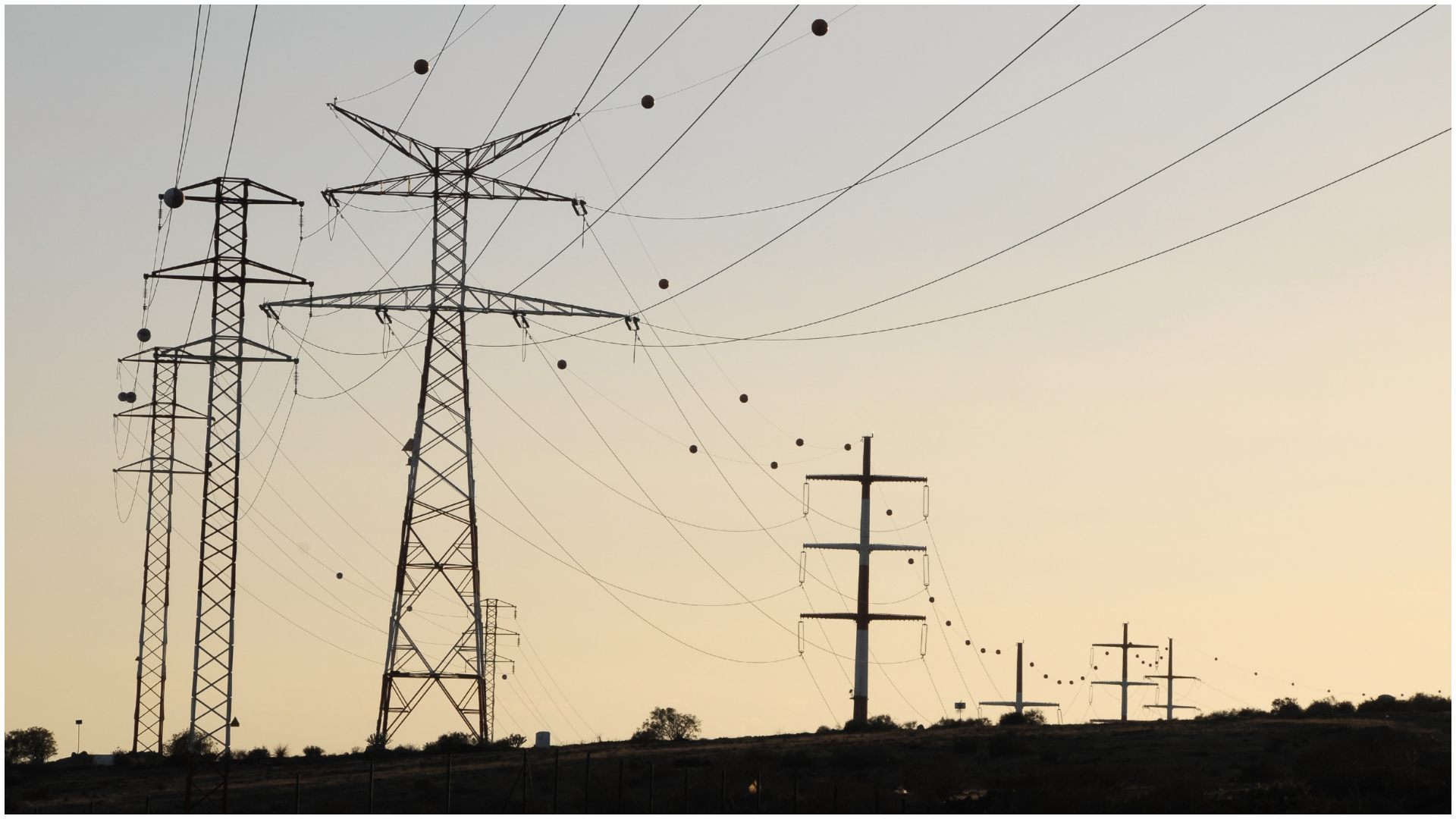 Alimentarea cu energie electrică a fost restabilită în proporție de 99% în Spania și Portugalia. Autoritățile investighează cauza precisă a penei masive de curent : Europa FM