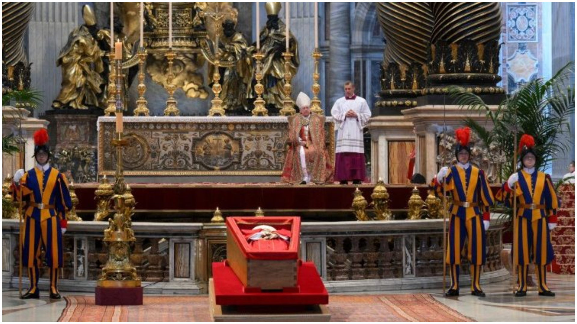 Piaţa Vaticanului a fost deschisă credincioşilor pentru a participa la funeraliile Papei Francisc : Europa FM