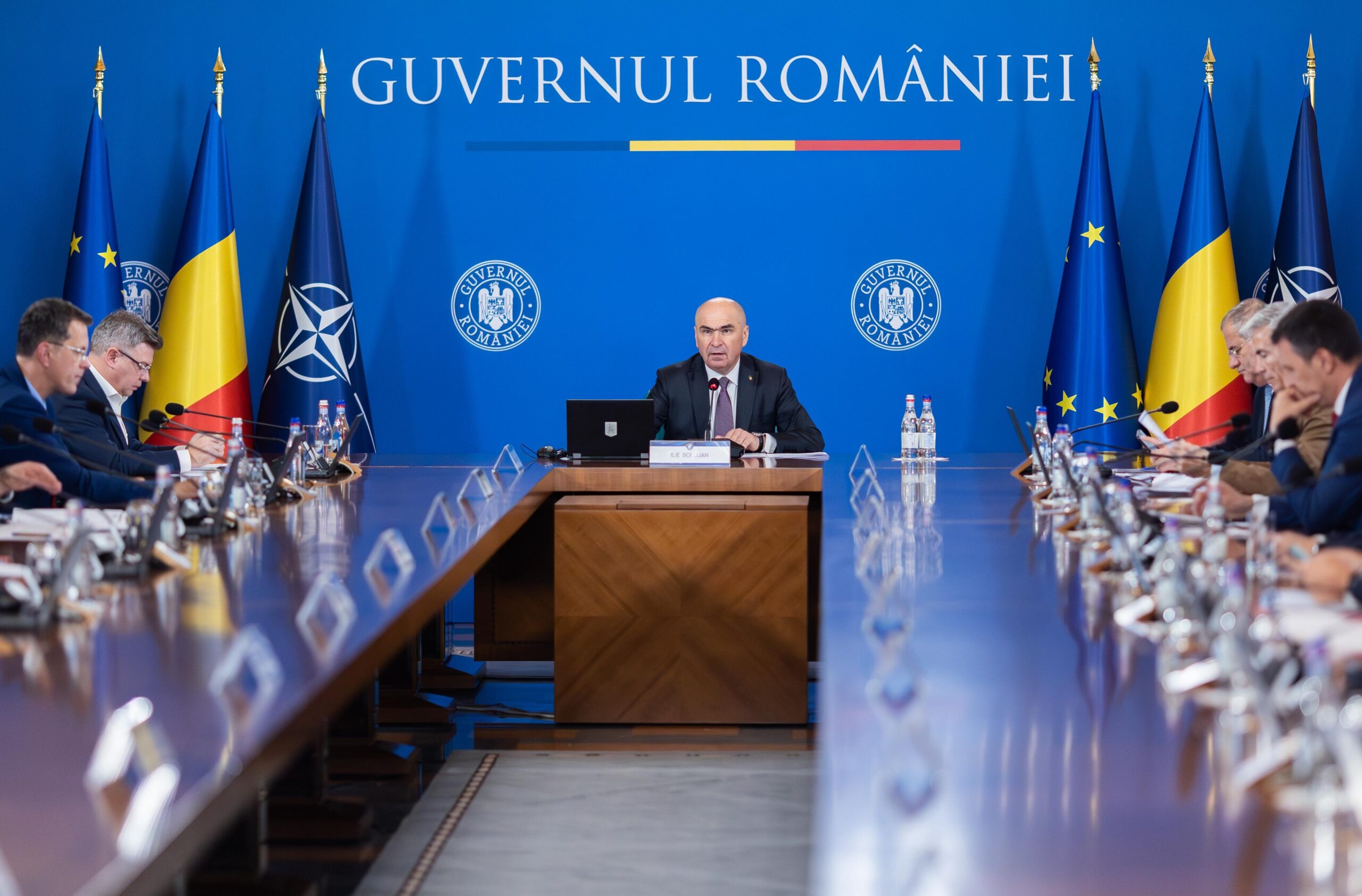 Guvernul Bolojan, condamnat să reziste până în primăvară. Politolog: „PSD nu o să voteze moțiunea de cenzură”