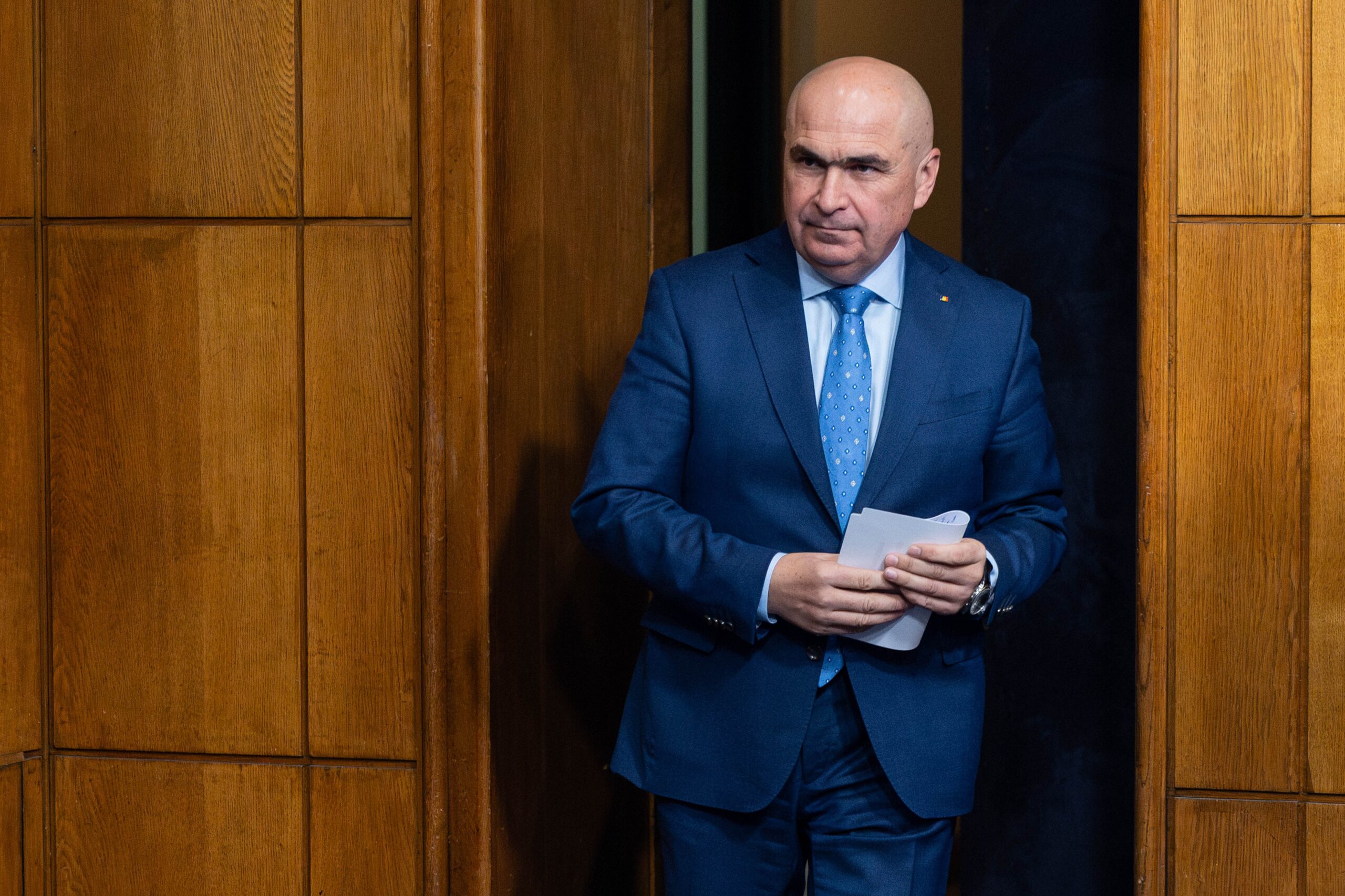 Ilie Bolojan le-a făcut un cadou special miniștrilor, înainte de Crăciun. A oferit cozonaci speciali produși la Oradea