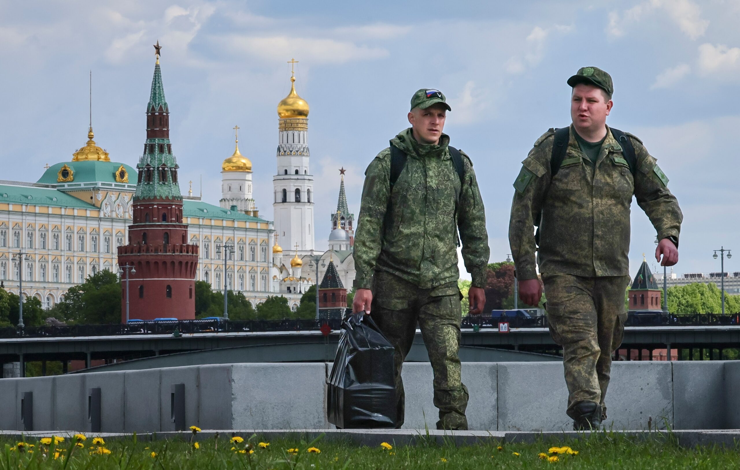 Pe măsură ce războiul Rusiei continuă, societatea începe să se fisureze