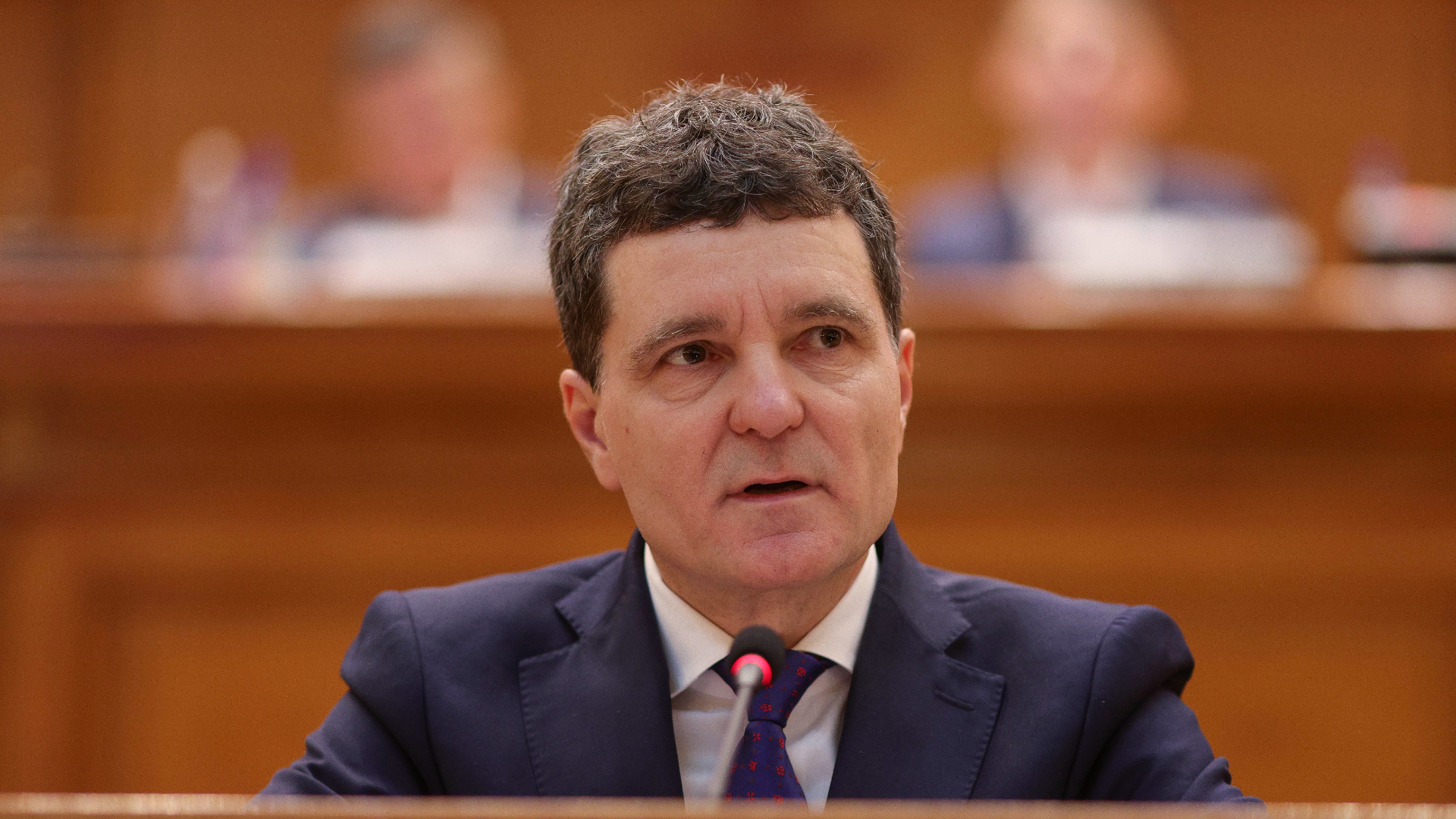 Nicușor Dan a trimis Parlamentului, pentru reexaminare, legea privind combaterea extremismului : Europa FM