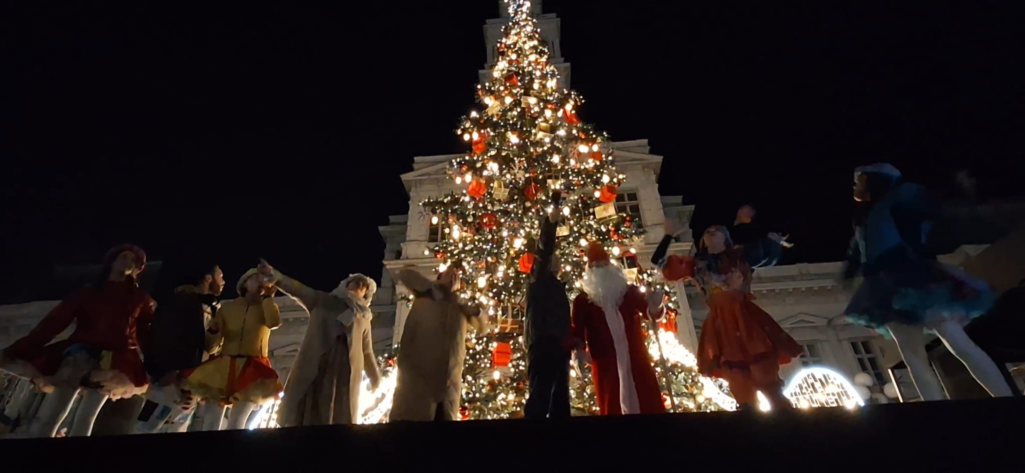 Arad: Moș Nicolae a aprins iluminatul festiv : Europa FM