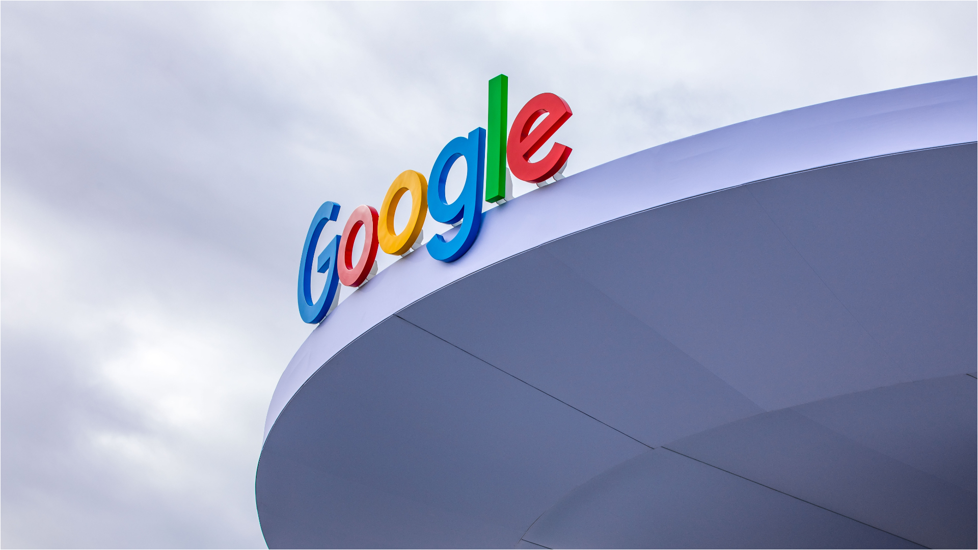 Comisia Europeană a deschis o investigație privind un posibil comportament anticoncurențial al Google. Compania ar fi folosit conținut online pentru dezvoltarea serviciilor sale de AI : Europa FM