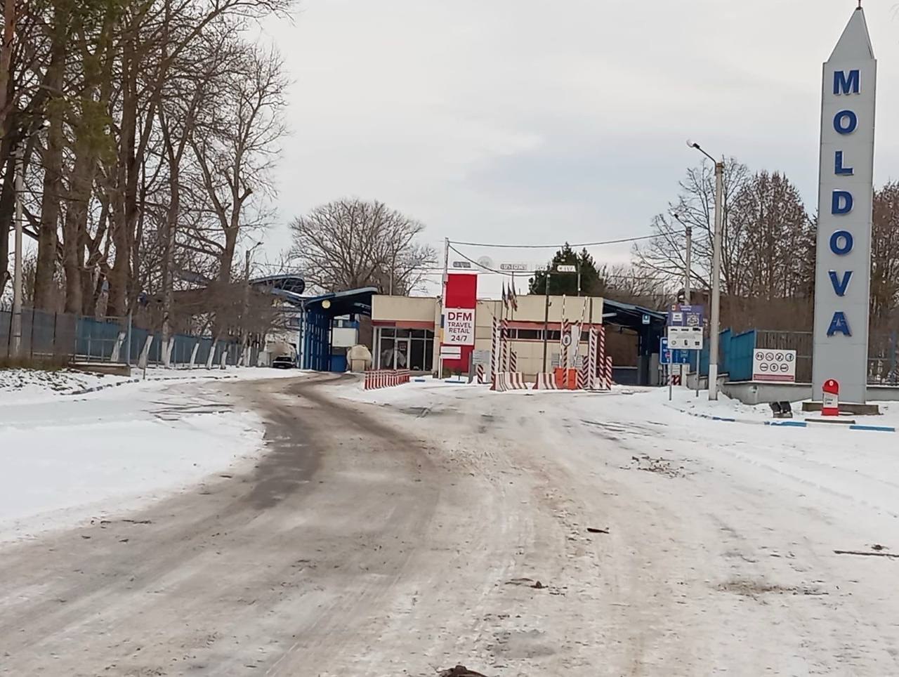 Cozi uriașe la vămile moldo-române. Ce rute alternative recomandă autoritățile