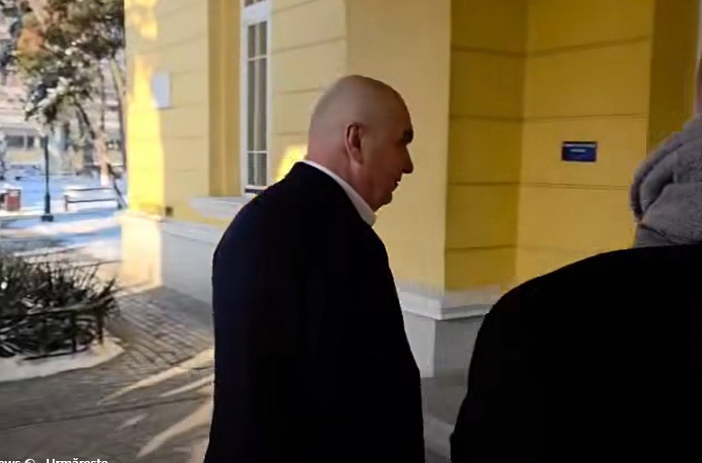 Bolojan, huiduit din nou în timpul unei vizite oficiale. Tensiuni la Botoșani: protestatarii i-au cerut demisia