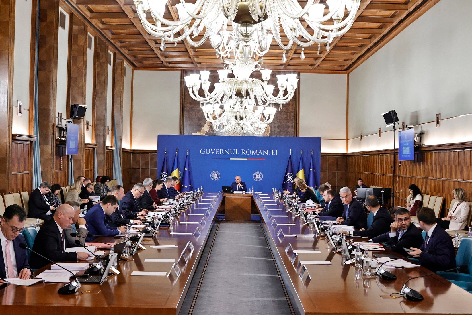 OUG în loc de asumare. Reforma administrației și relansarea economică ar putea fi adoptate prin ordonanţă de urgenţă, pentru a nu întârzia bugetul