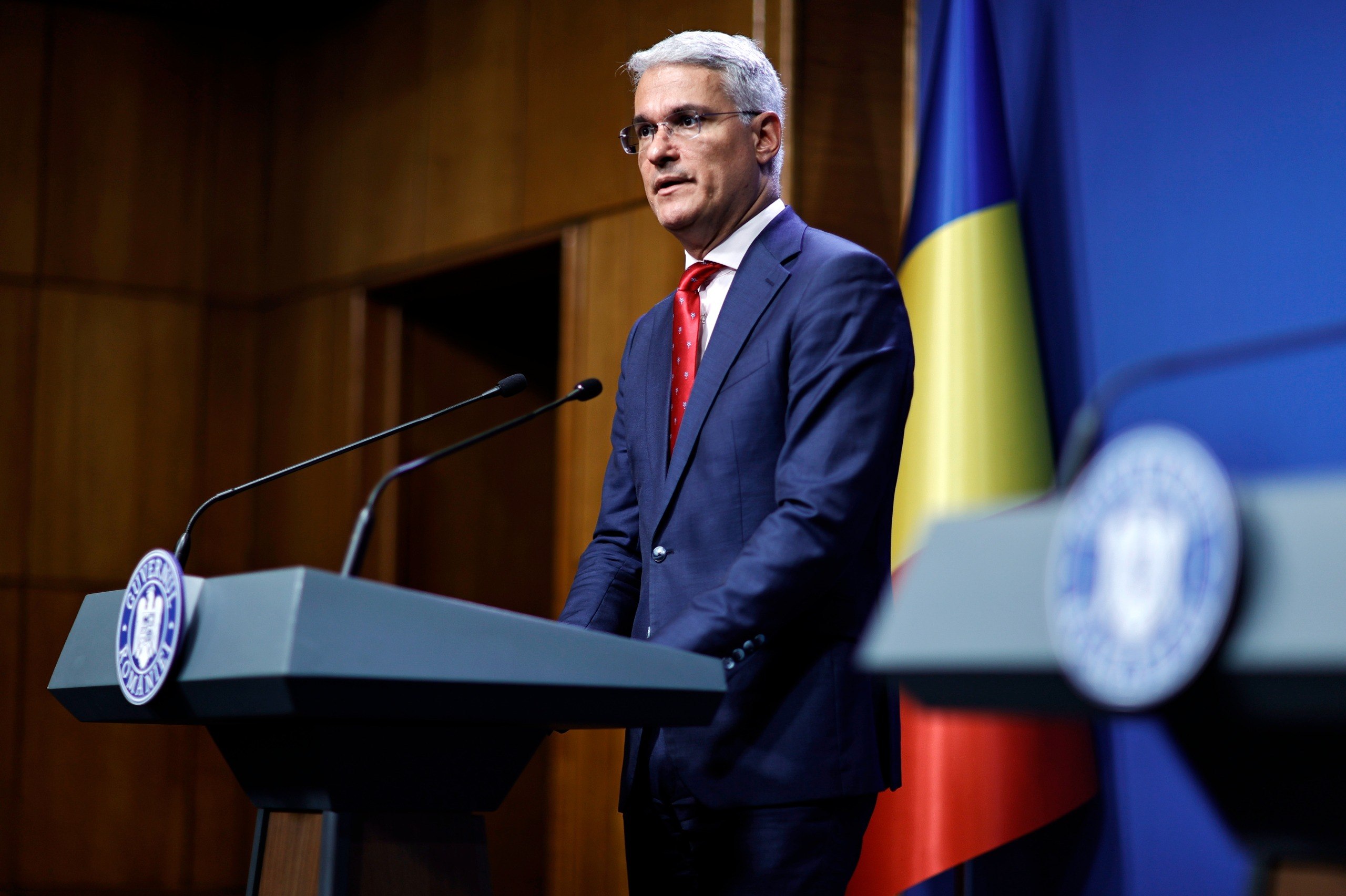 Dragoş Pîslaru spune că „PSD este cu partea dorsală în două luntrii”. Miniștrii social democrați pe care îi laudă