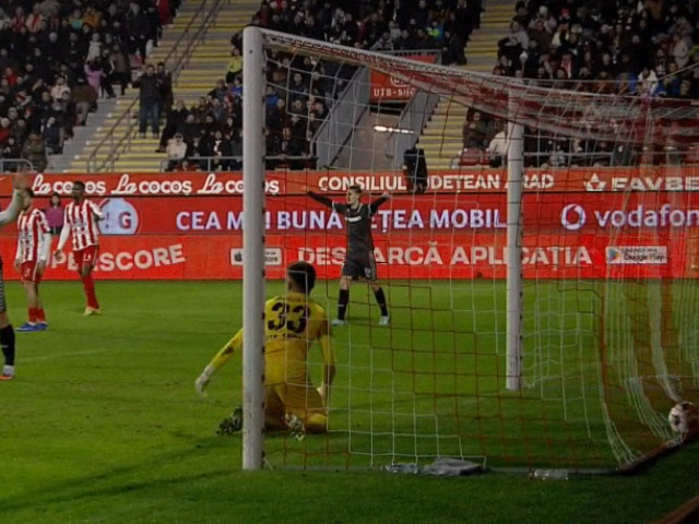 Rapid a avut un gol anulat în prima repriză cu UTA. Ce au arătat reluările