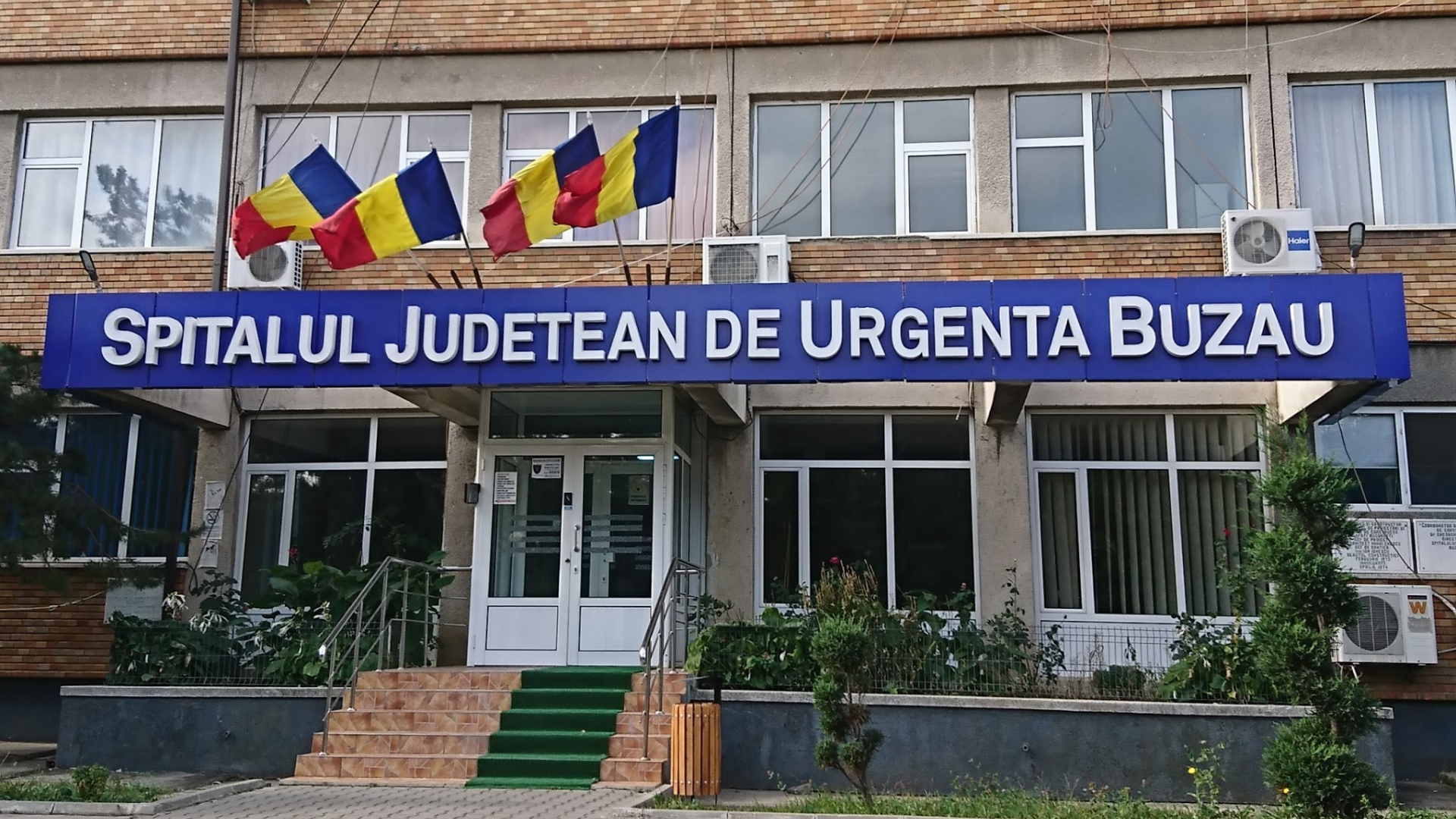 Buzău: Zeci de persoane au protestat la Spitalul Județean după moartea unui tânăr de 25 de ani, rănit într-un accident rutier : Europa FM