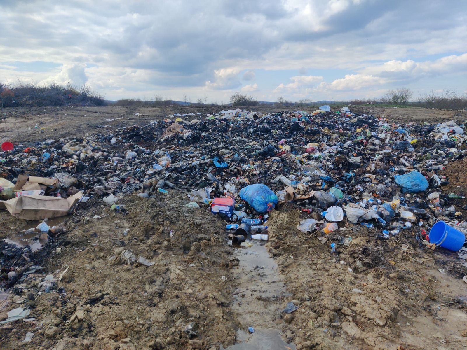 Comisia Europeană reclamă România la Curtea Europeană de Justiţie pentru că nu a închis şi reabilitat depozitele de deşeuri în termenul stabilit : Europa FM