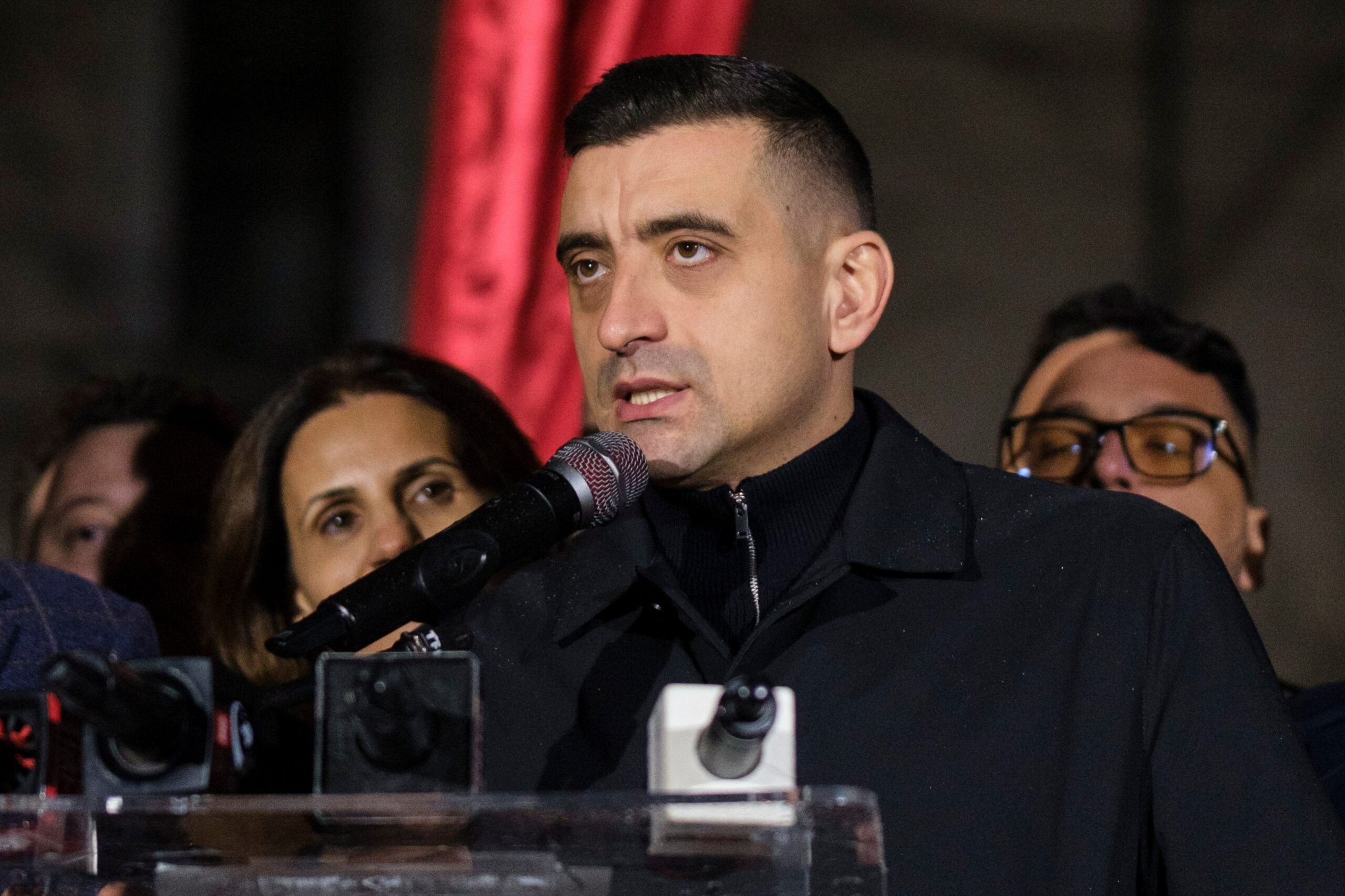 George Simion cheamă românii la protest: „Verificați cât aveți de plătit pentru casă și manifestați-vă nemulțumirea”