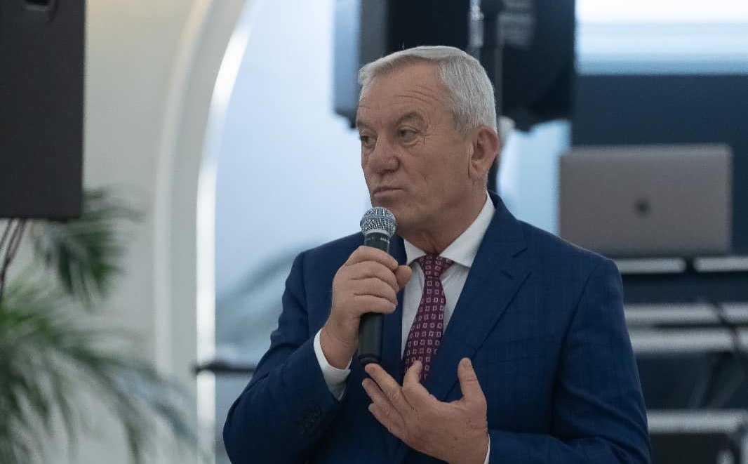 „PSD face un joc periculos”: Primarul Buzăului critică propriul partid pentru atacurile la adresa lui Bolojan