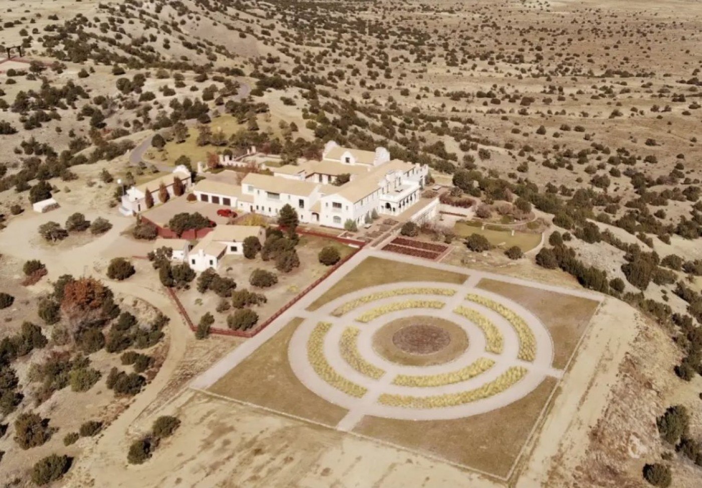 Aleșii din New Mexico vor să investigheze acuzațiile privind moartea a două fete la ferma lui Epstein