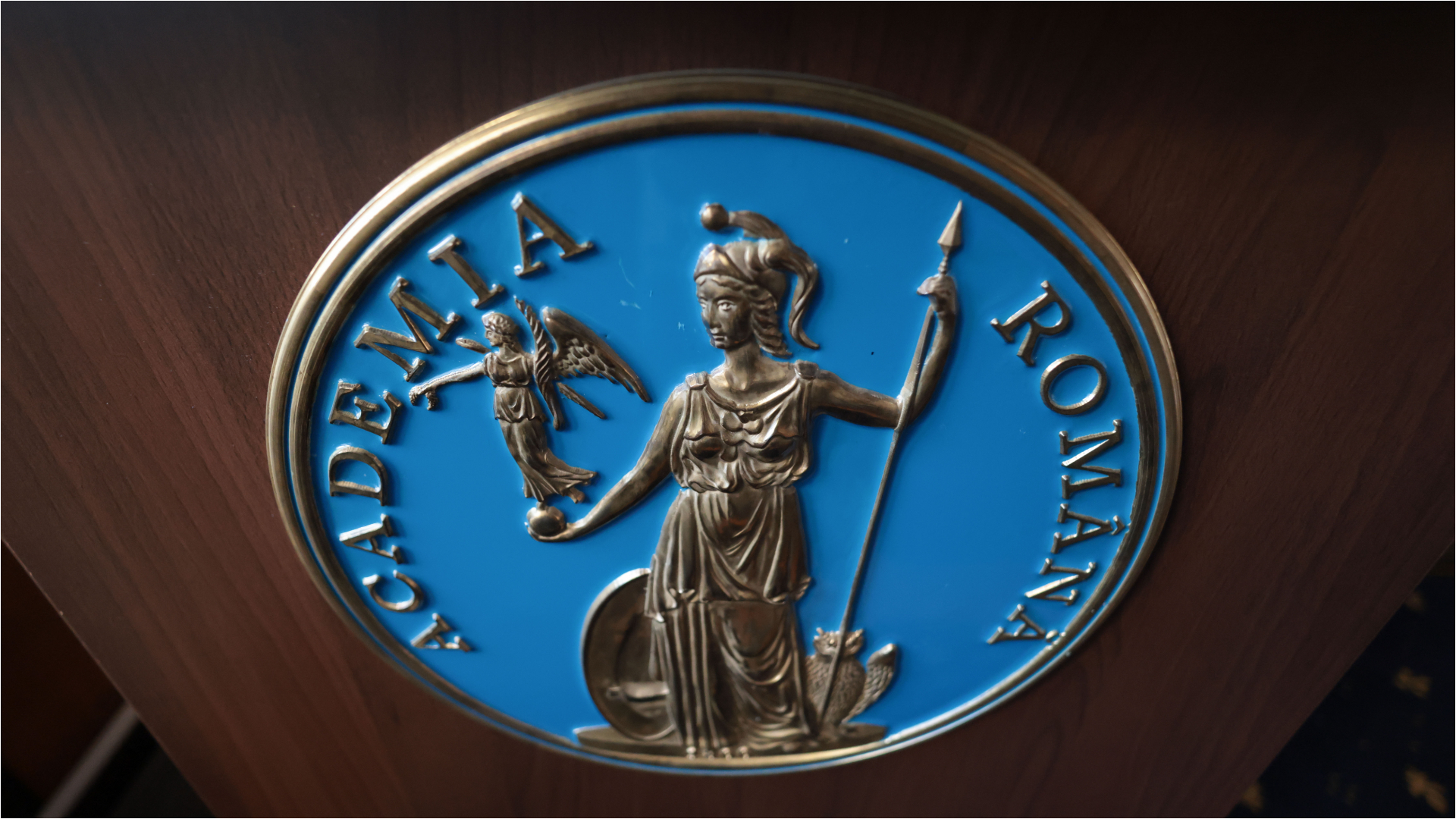 Proiectul de lege privind modificarea Legii Academiei Române, introdus în procedură de urgență la Senat, este puternic criticat de USR. Conține mai multe prevederi controversate : Europa FM