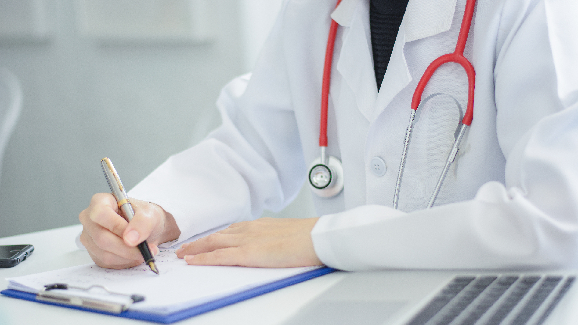 Proiectul de OUG care stabilește excepţiile de la măsura privind neplata primei zile de concediu medical, pus în transparență decizională. Care sunt categoriile exceptate : Europa FM