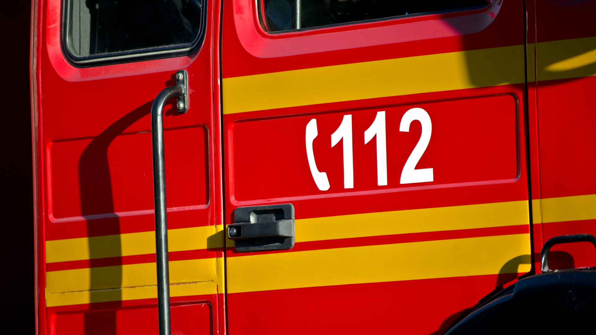 Argeș: O locuință din Costești, inundată după ce nivelul apei unui lac a crescut din cauza topirii zăpezii. Opt persoane evacuate preventiv : Europa FM