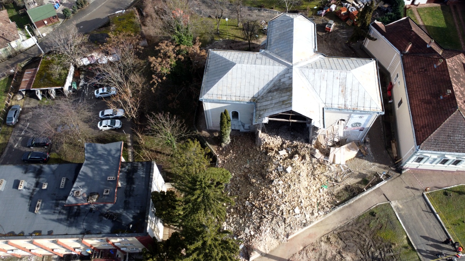 Ministerul Culturii: Zile la rând au fost semnale că se întâmplă ceva cu turnul Bisericii Reformate din Cehu Silvaniei. Degradarea accelerată nu a putut fi estimată : Europa FM