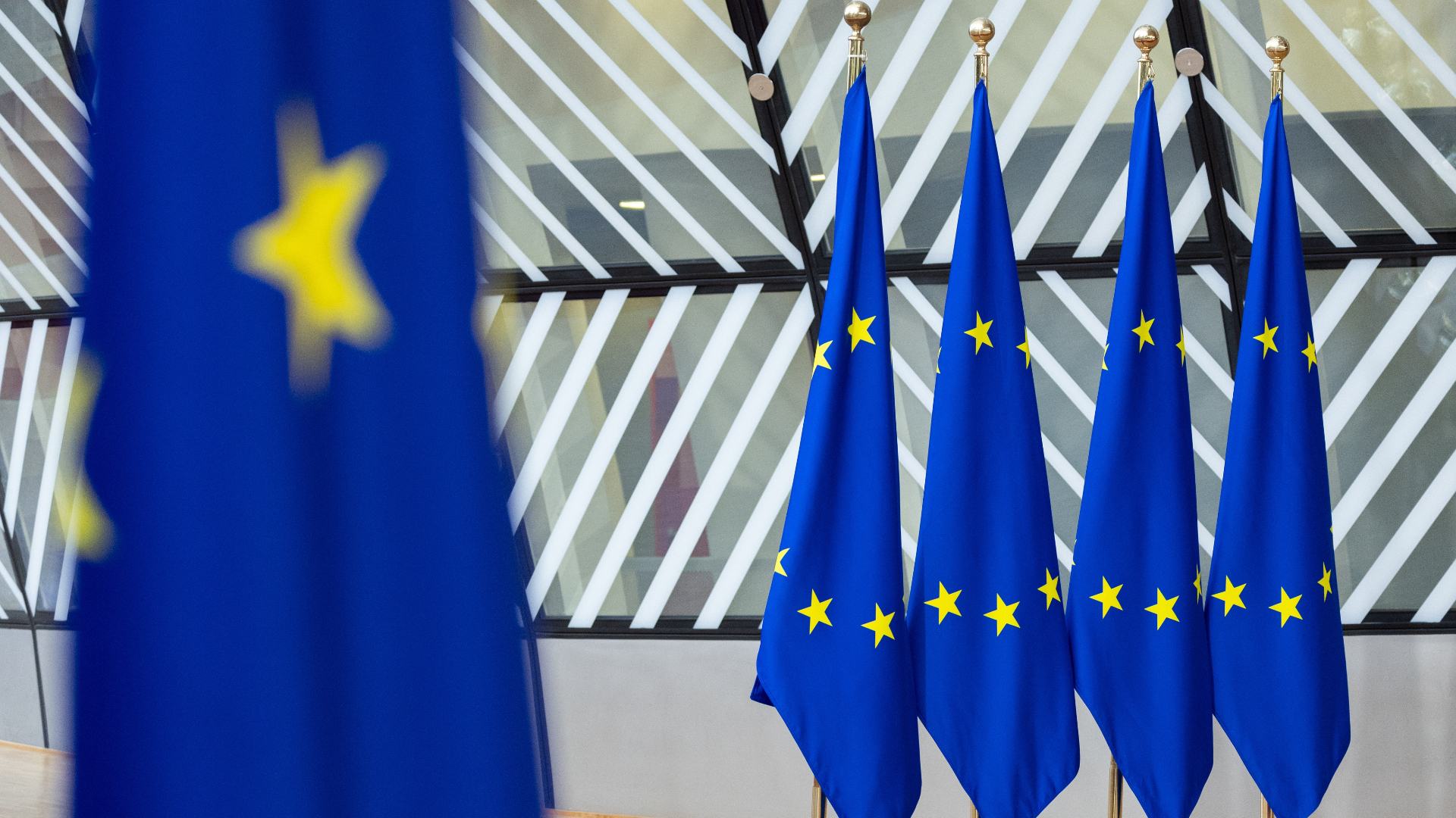 Eurobarometru: Aproape 90% dintre europeni cred că statele UE ar trebui să fie mai unite în fața amenințărilor globale. Ce îngrijorări și ce așteptări au românii pentru următorii ani  : Europa FM