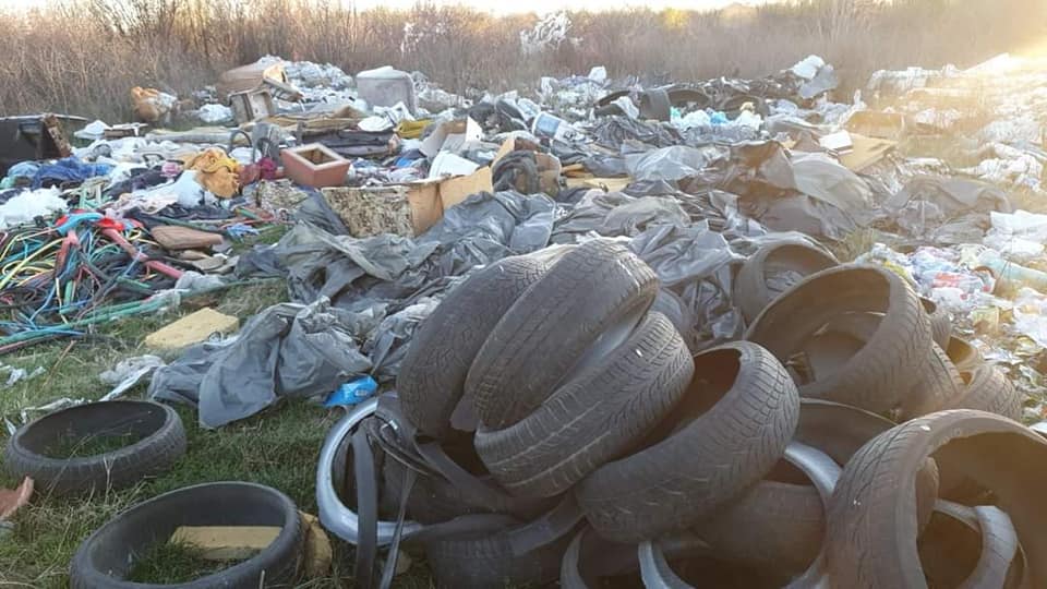 Proiectul care interzice aducerea de deșeuri în România cu etichetă de haine second-hand, lansat în dezbatere publică : Europa FM