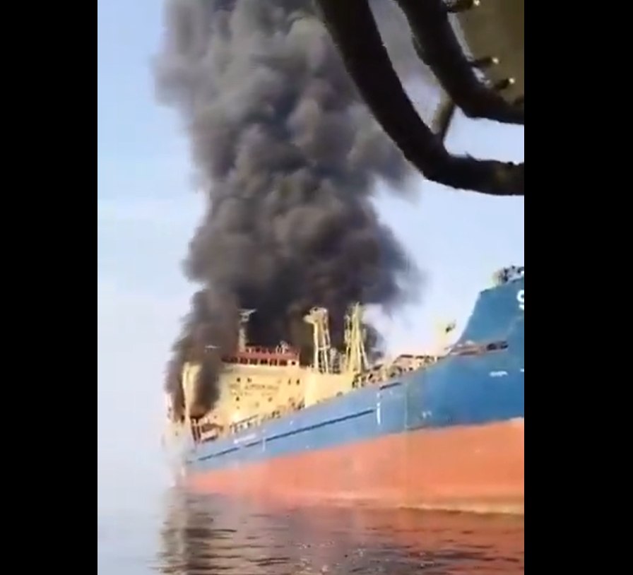 Petrolier atacat în Strâmtoarea Ormuz. Patru marinari au fost răniți