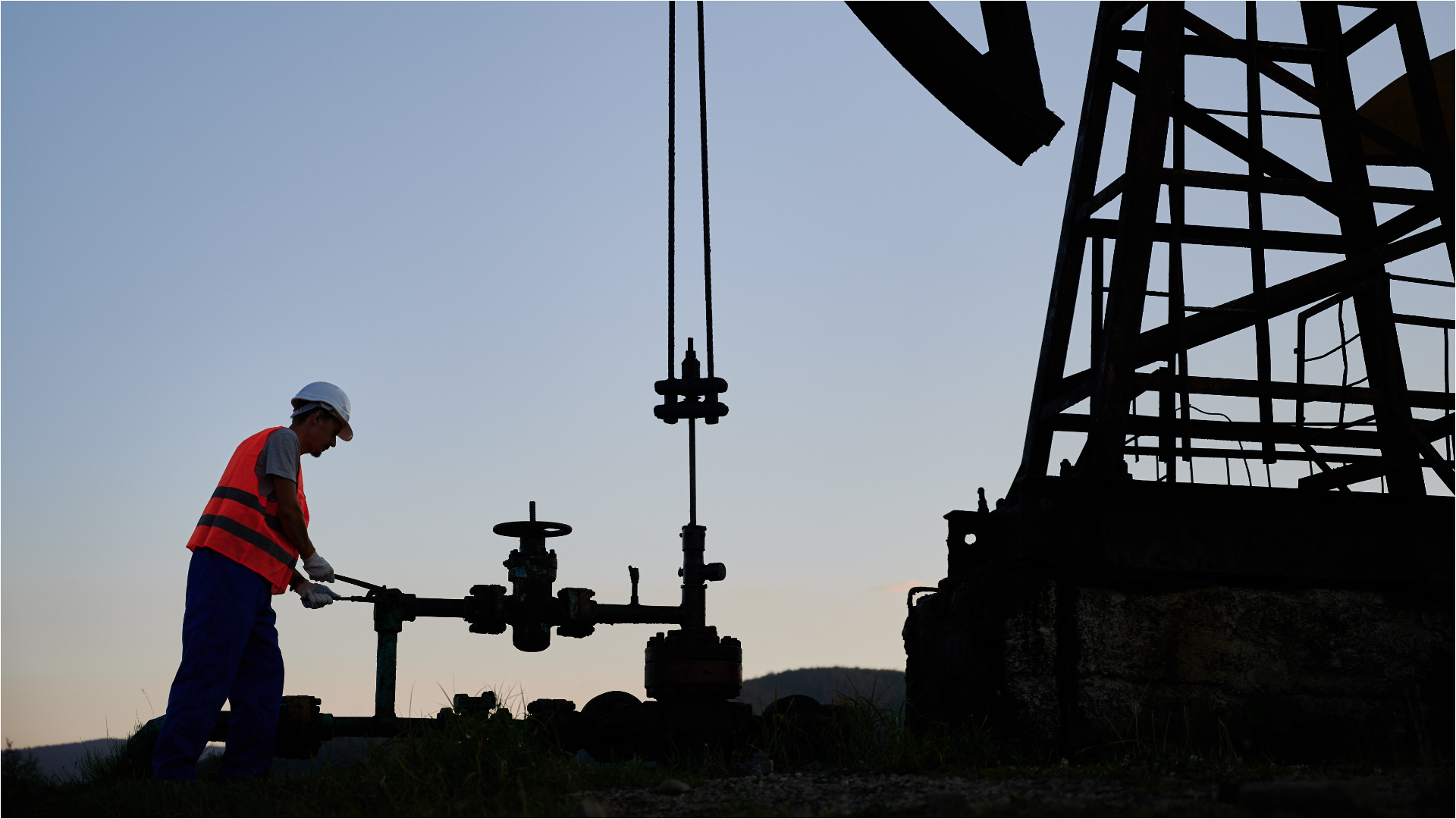 Cum se va regla piața petrolului. Dumitru Chisăliță, expert în energie: Depinde foarte mult de pagubele războiului. Probabil nu vom mai ajunge la 60 de dolari barilul, dar ne vom opri între 70 și 80 : Europa FM
