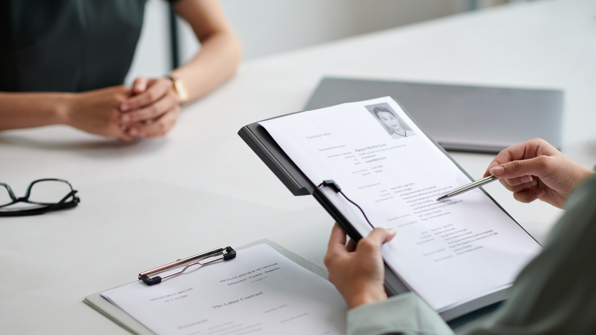 crește cu 24% numărul aplicărilor, tot mai mulți tineri caută joburi