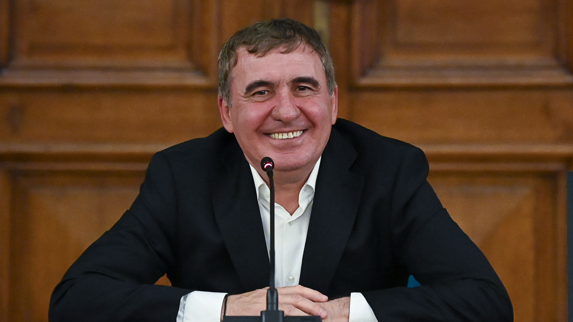 Gheorghe Hagi este noul selecționer al naționalei de fotbal a României : Europa FM