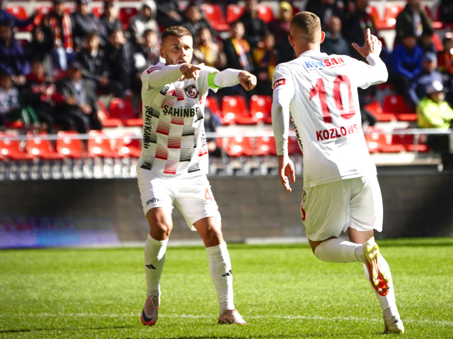 Show total! Au bătut cu 3-0 și îl așteaptă pe Mirel Rădoi, imediat după Farul