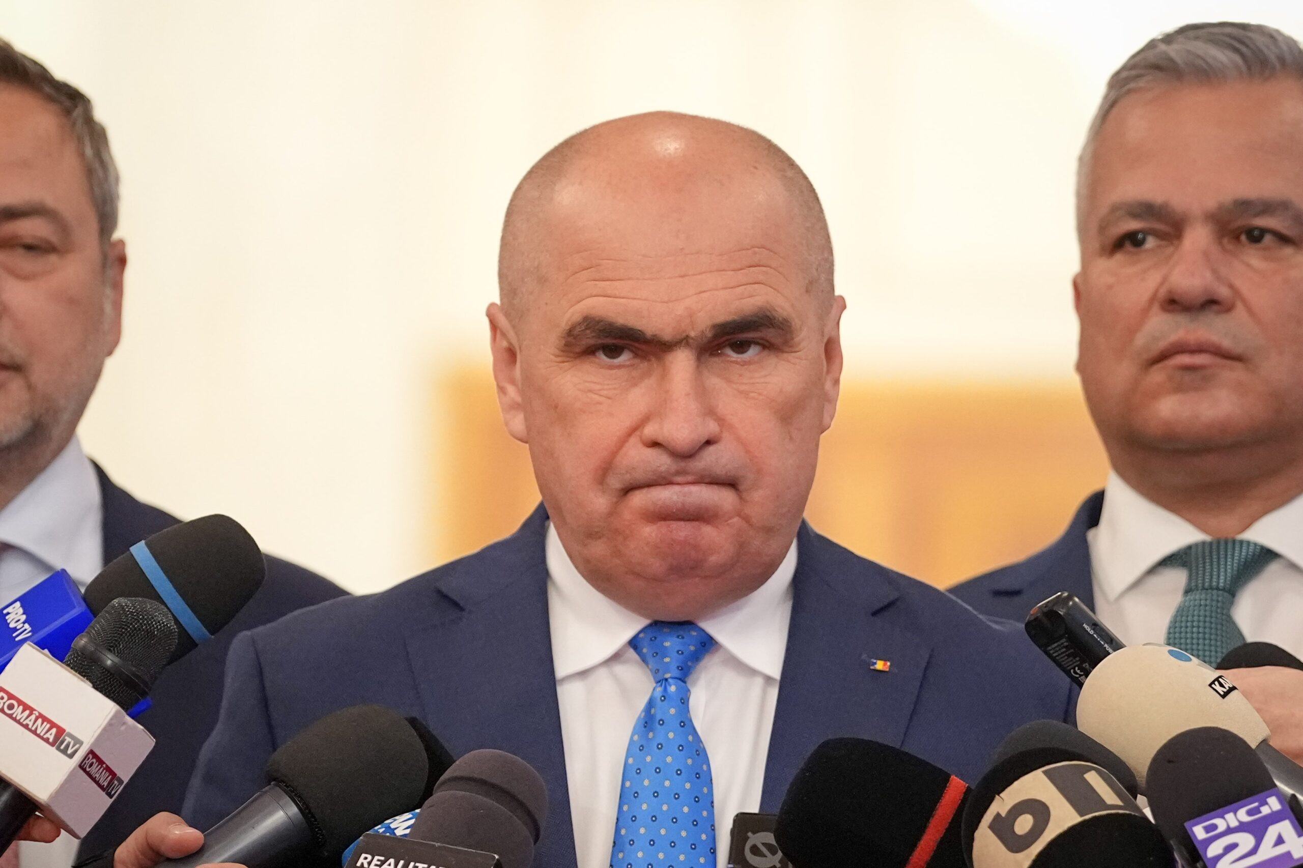 Dacă românii ar putea vota moțiunea, Ilie Bolojan ar fi demis. AUR domină intenția de vot SONDAJ