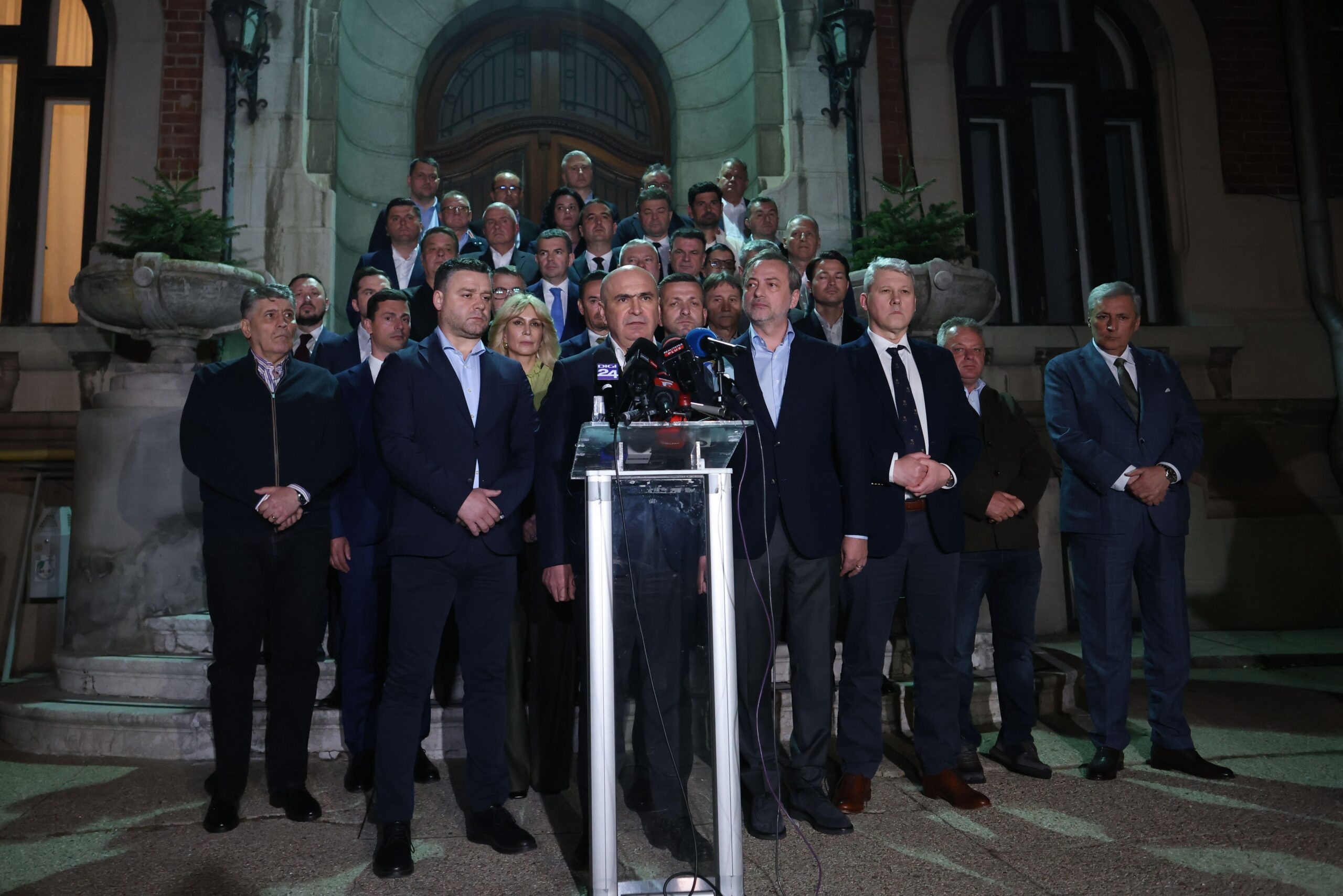 Dilema primarilor liberali după moțiunea de cenzură. Ce spun despre refacerea coaliției cu PSD