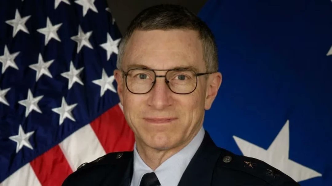 Noi date despre dispariția misterioasă a unui general SUA asociat cu cercetarea nucleară și OZN. Cină misterioasă cu membri ai Space Force